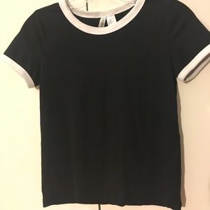 Short sleeve black T-shirt & white linings